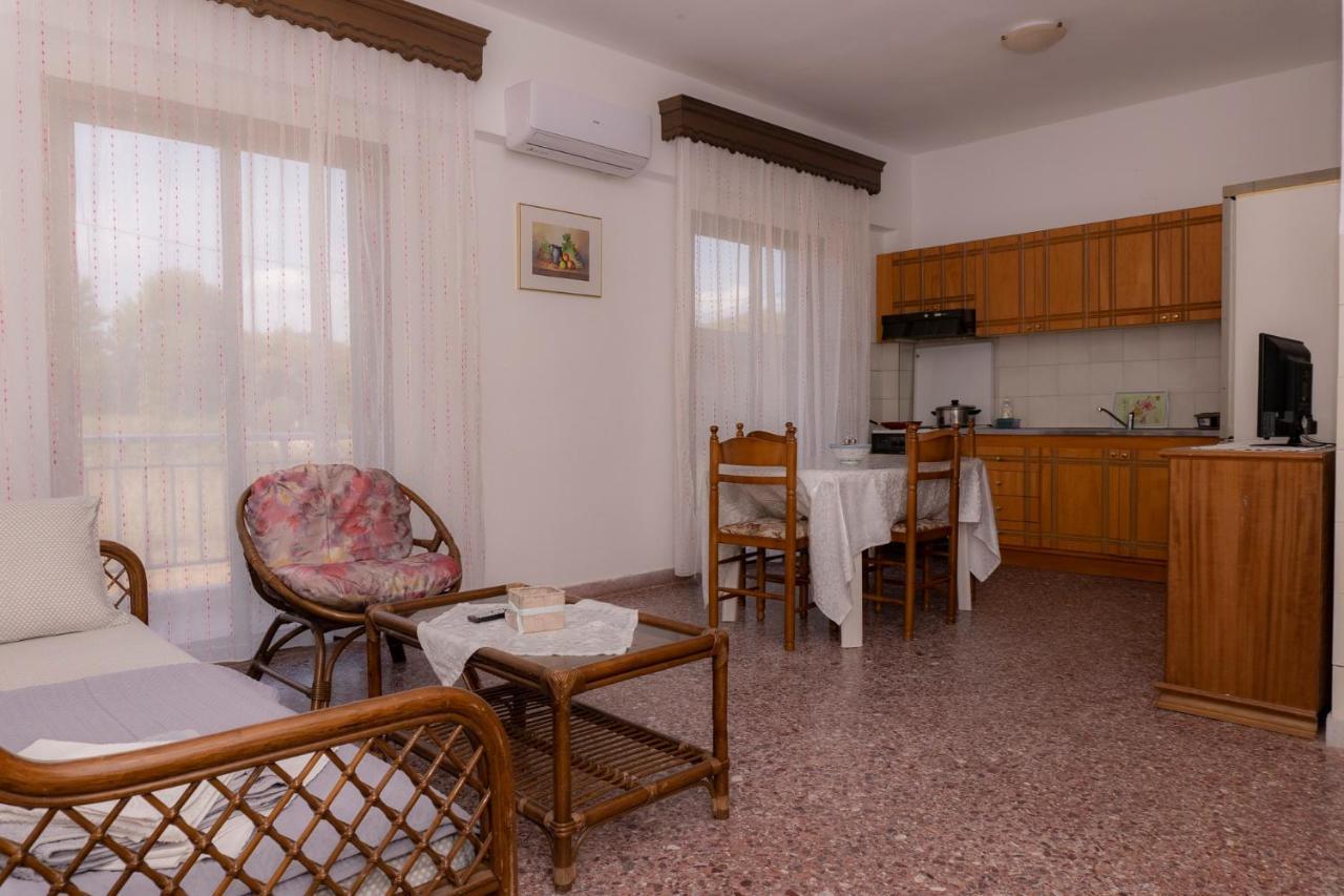 Vicky Guesthouse Ставрос Екстериор снимка